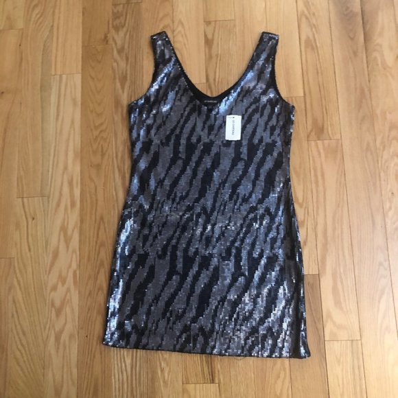 New sequin dress - Picture 2 of 7